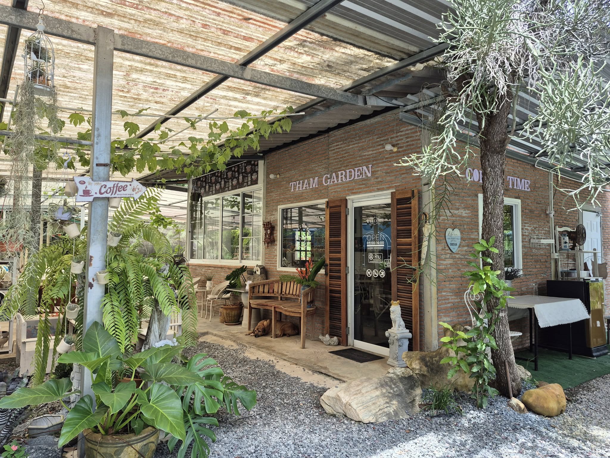 ร้าน ธาม การ์เด้นท์ and คาเฟ่