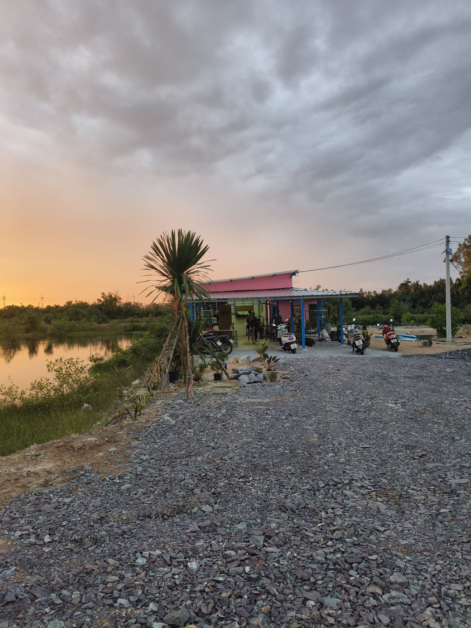 แซ่บริมทุ่ง เกาะโตนด